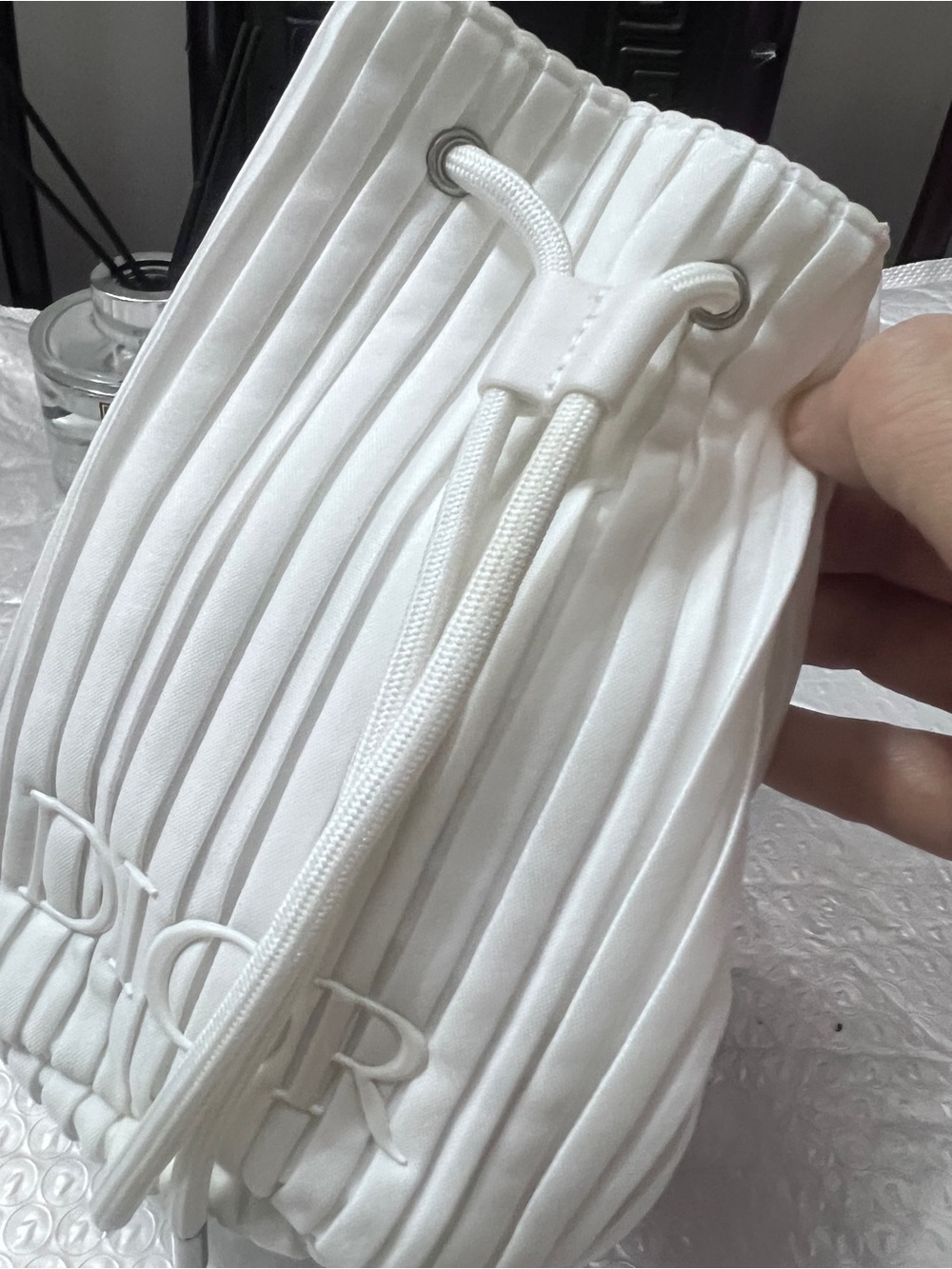 New! DIOR White Cosmetic Drawstring Bucket Bag - Picture 2 of 7